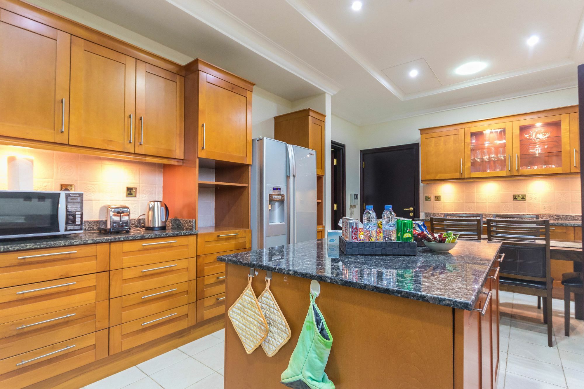 Yanjoon Holiday Homes - Palm Jumeirah Frond A Villas Дубай Екстер'єр фото